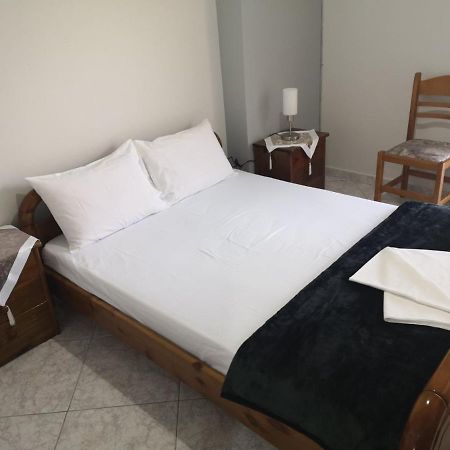 Panos & Antzy Apartments Kalamata Ngoại thất bức ảnh